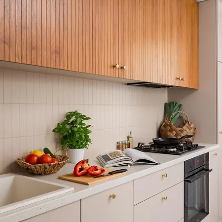 Family & Friends 2-bedrooms & Living Room,10 Min From Centre Metro *
