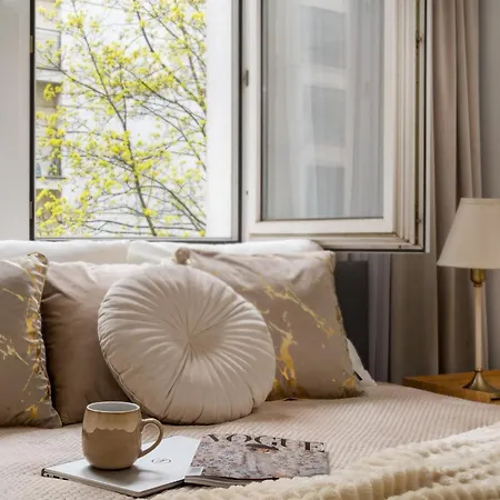 Family & Friends 2-bedrooms & Living Room,10 Min From Centre Metro Warschau